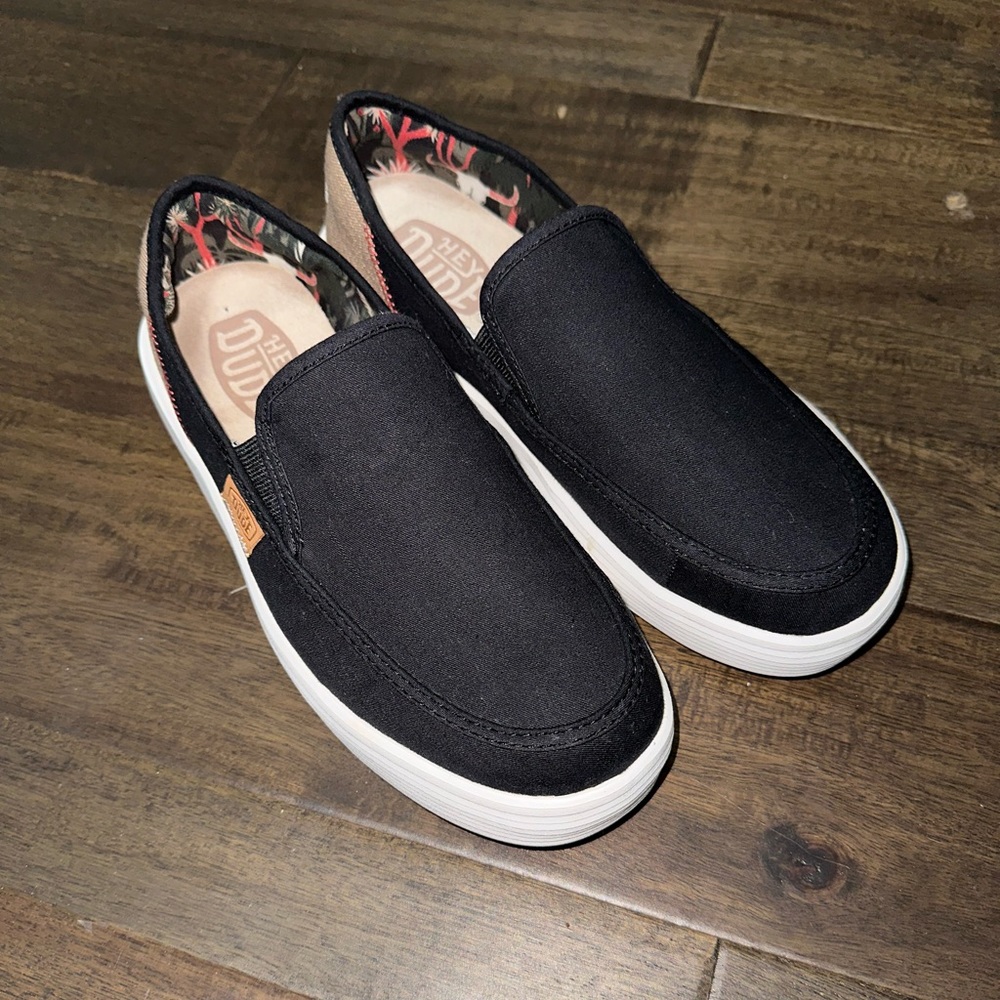 Women’s Hey Dude’s size US W 8